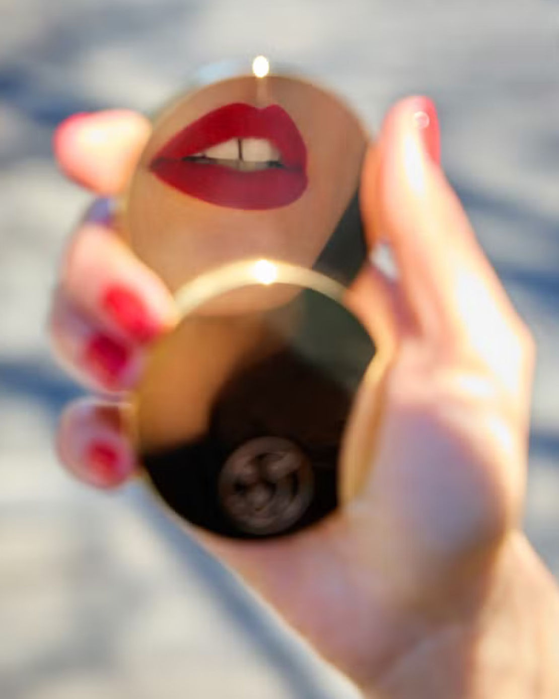 Le Miroir de Poche : Accessoire Incontournable en 2024
